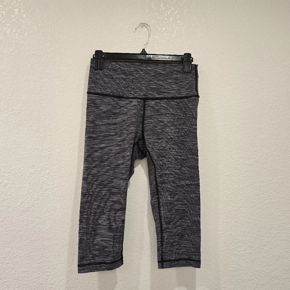 Lululemon Wunder Under Hi-Rise 1/2 Tight Luxtreme 17" Size 8 Black Slate - Picture 3 of 7